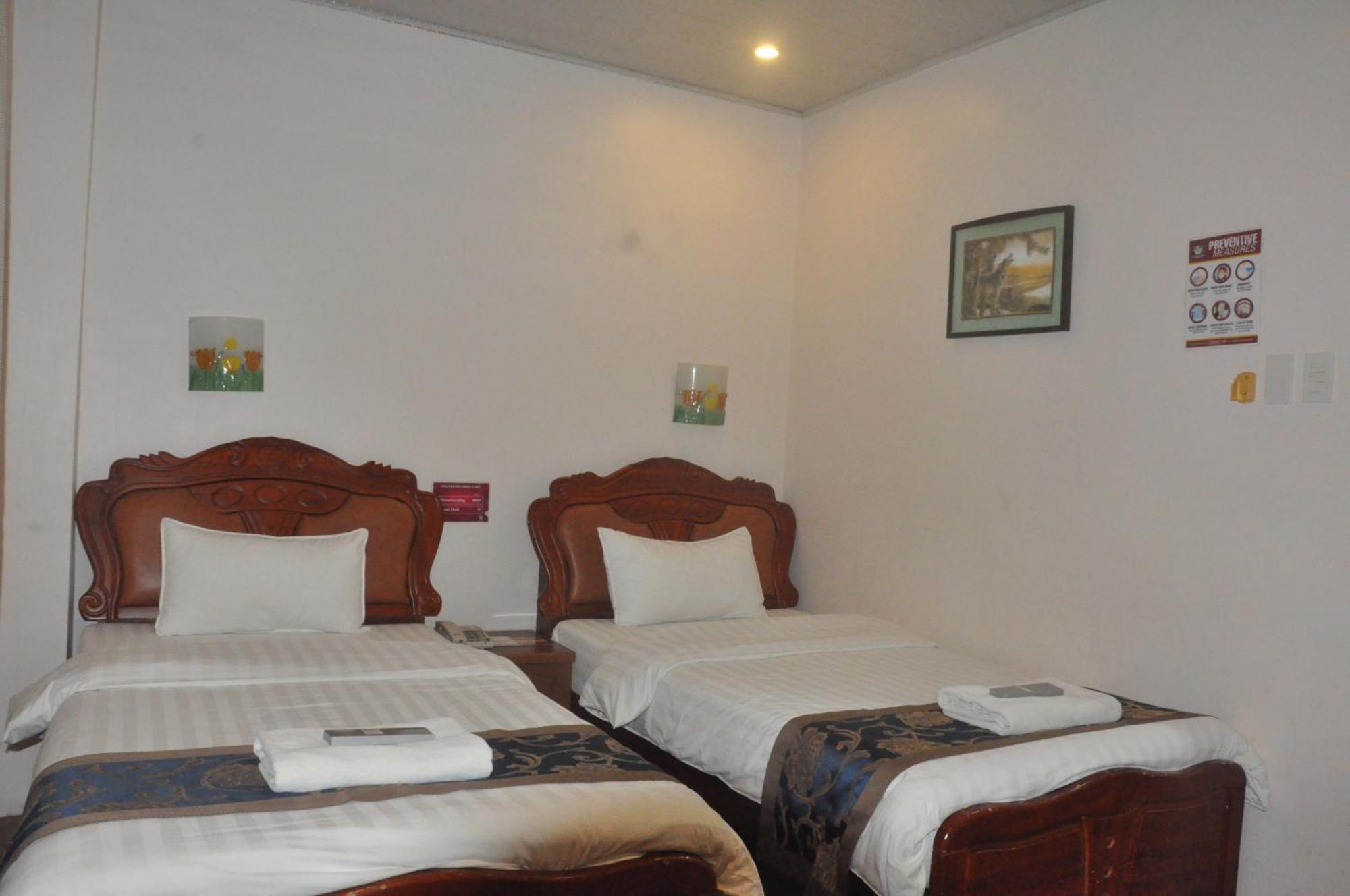 โรงแรมเอ&เอ พลาซ่า Puerto Princesa ภายนอก รูปภาพ